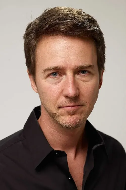 Edward Norton interpretando a Duane / Kevin / Bruno / Eric / Museum Guard