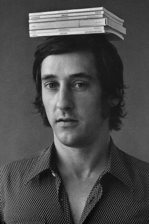 Edward Ruscha interpretando a Self