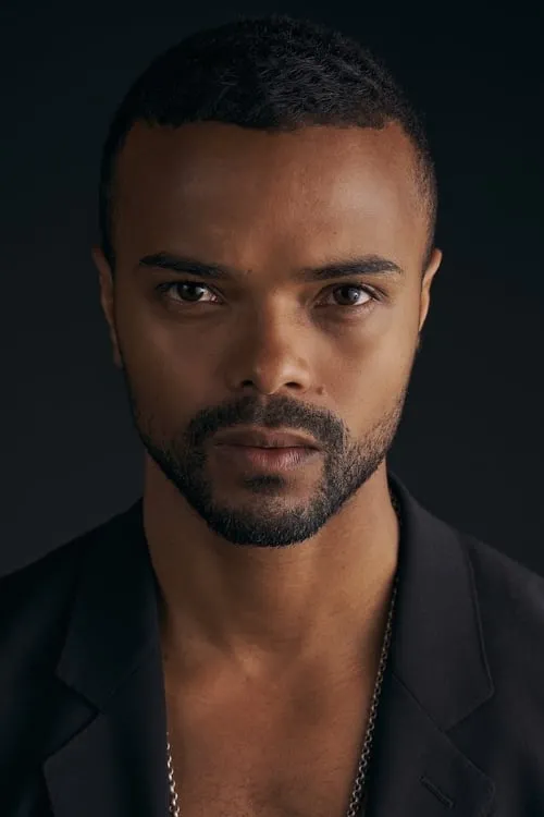 Eka Darville interpretando a Hendo