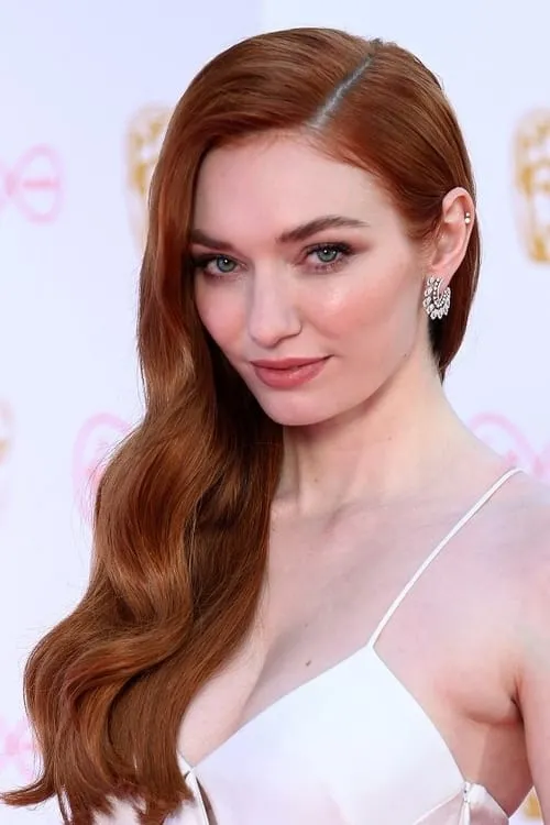 Eleanor Tomlinson interpretando a Kirsten Schwarz