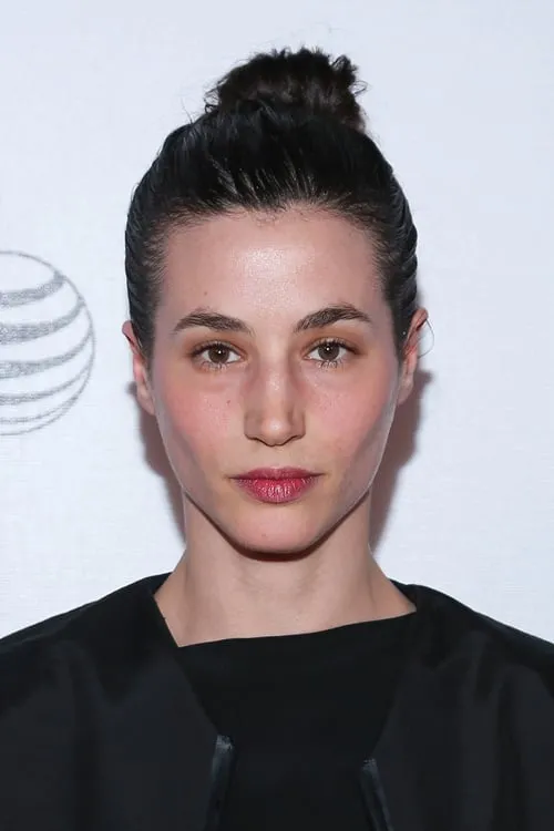 Elisa Lasowski interpretando a 