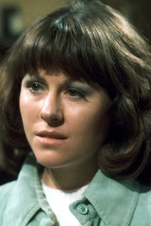 Elisabeth Sladen interpretando a 