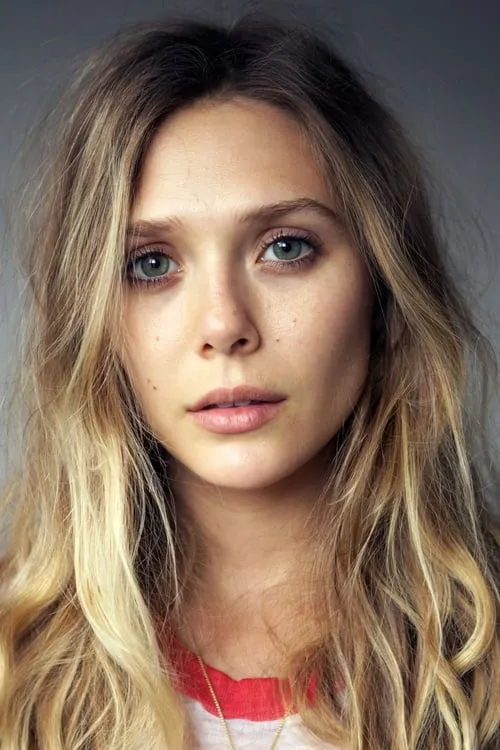 Elizabeth Olsen interpretando a Sarah