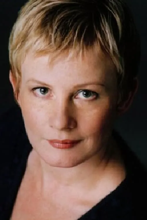 Actor Elizabeth Saunders