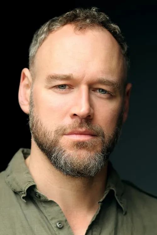 Actor Elliot Cowan