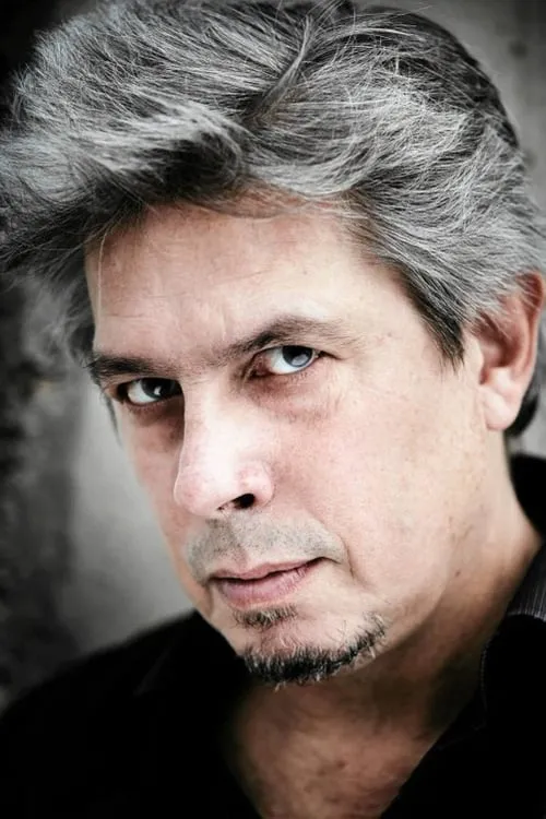 Elliot Goldenthal interpretando a Self