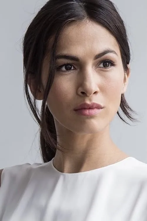 Elodie Yung interpretando a Isa