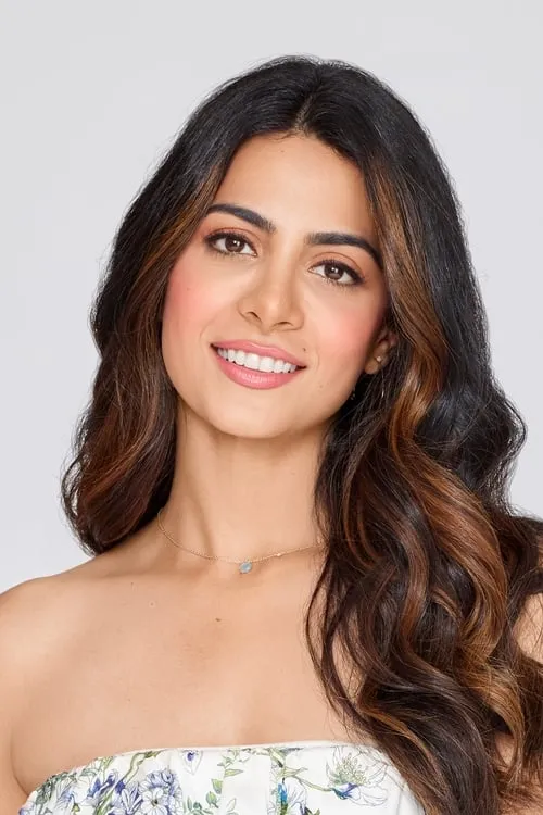 Emeraude Toubia en el reparto