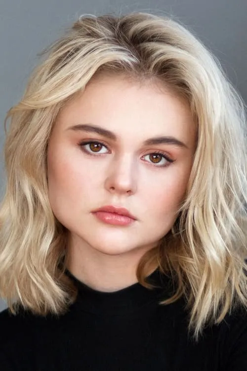 Sallye Hooks ha trabajado con Emily Alyn Lind en 1 ocasiones