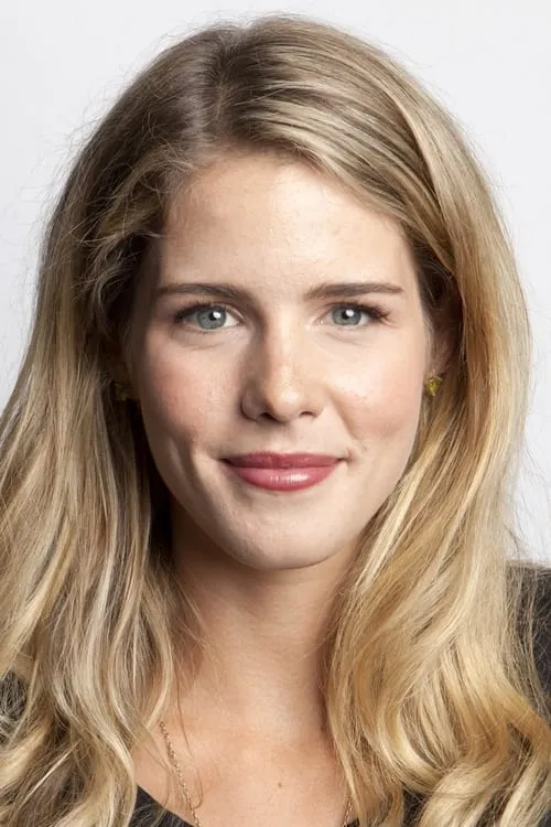 Emily Bett Rickards interpretando a Meg