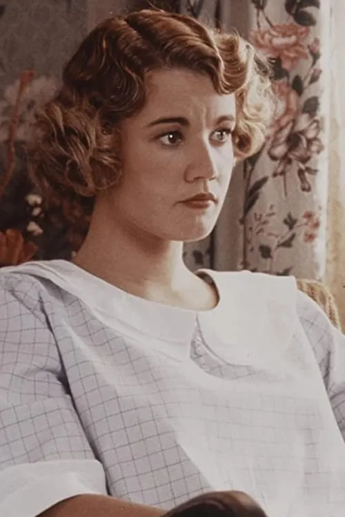 Emily Lloyd interpretando a Lynda Mansell