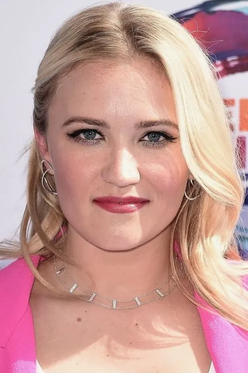 Emily Osment interpretando a Magen Fieramusca