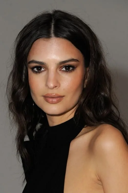 Actor Emily Ratajkowski