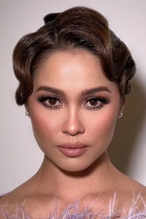 Actor Emma Maembong