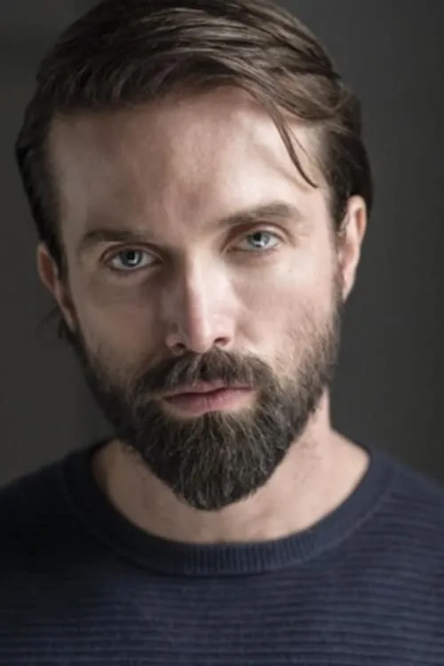 Emmett Scanlan interpretando a David