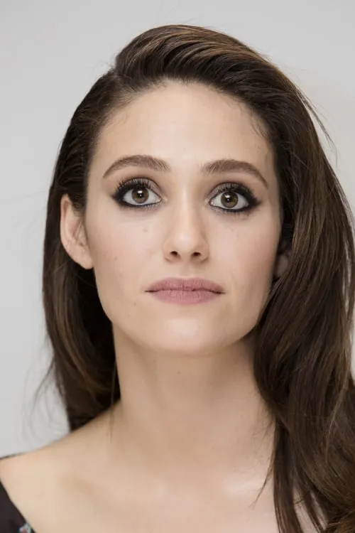 Emmy Rossum interpretando a Claire Addison