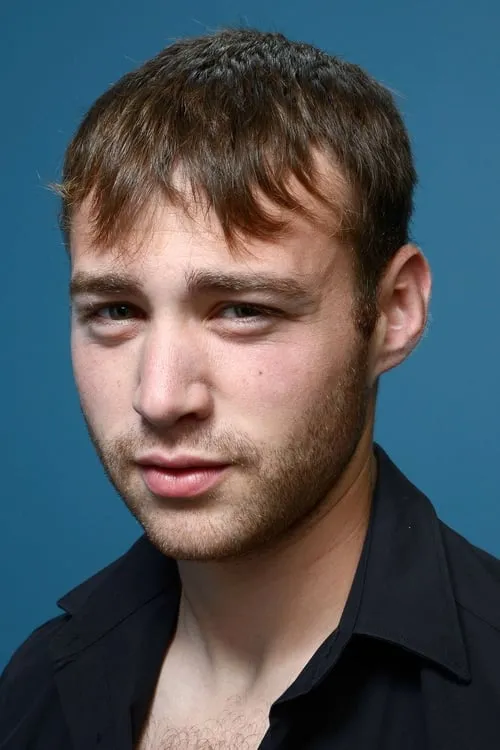 Emory Cohen interpretando a Danny Strout