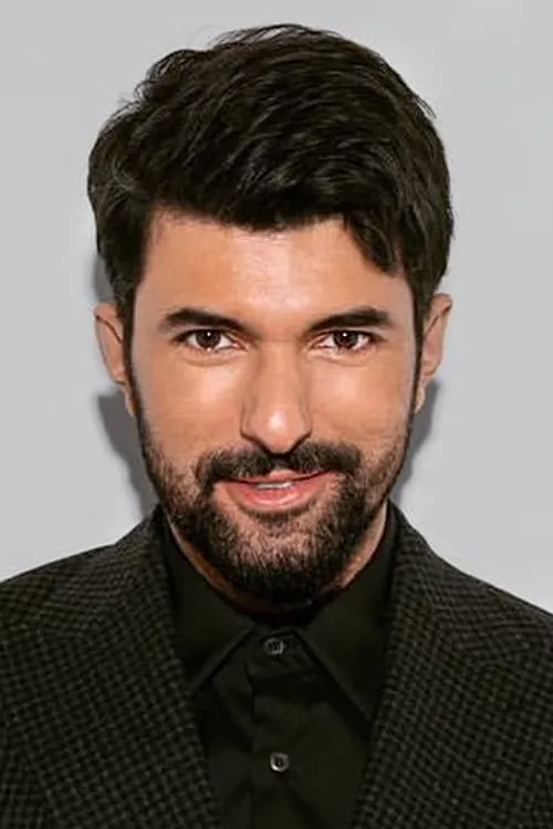 Engin Akyürek en el reparto