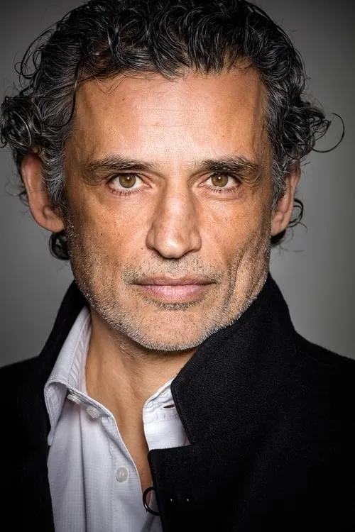 Foto de perfil del actor Enrico Lo Verso en el reparto