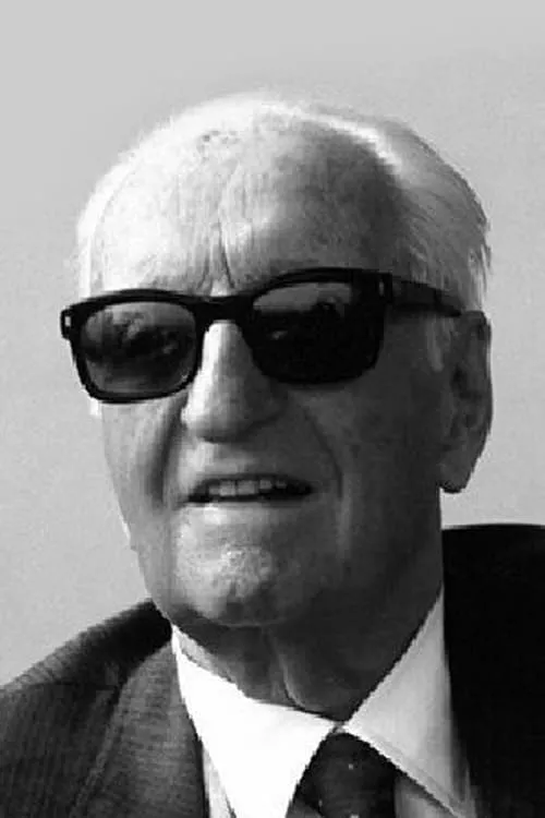 Enzo Ferrari interpretando a Enzo Ferrari