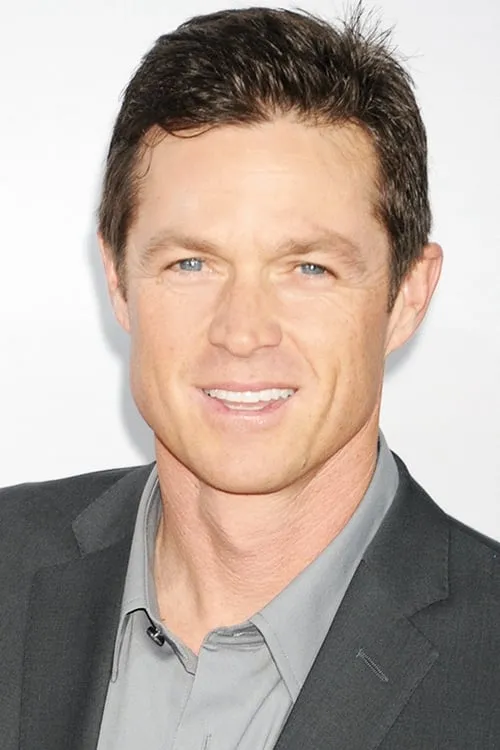 Eric Close interpretando a Paul McAllister