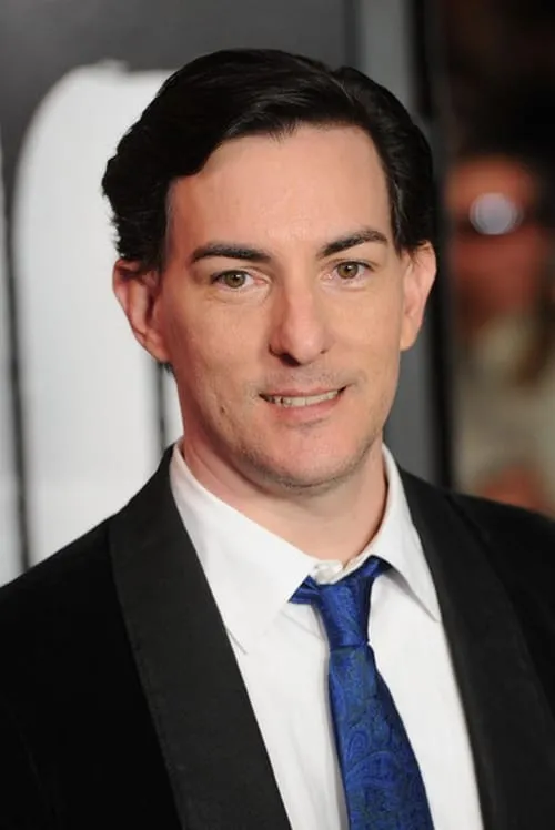 Eric Heisserer interpretando a Himself