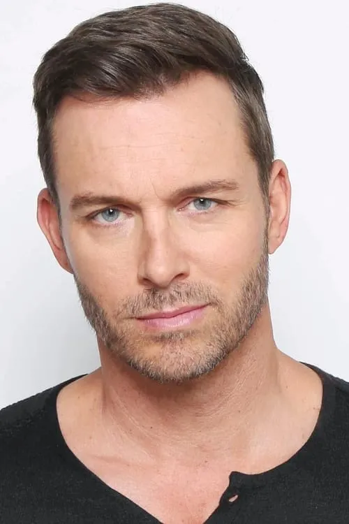 Eric Martsolf interpretando a Michael