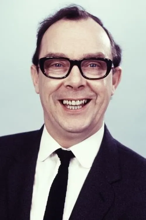 Eric Morecambe interpretando a 