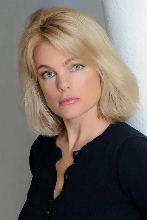 Erika Eleniak interpretando a Sara