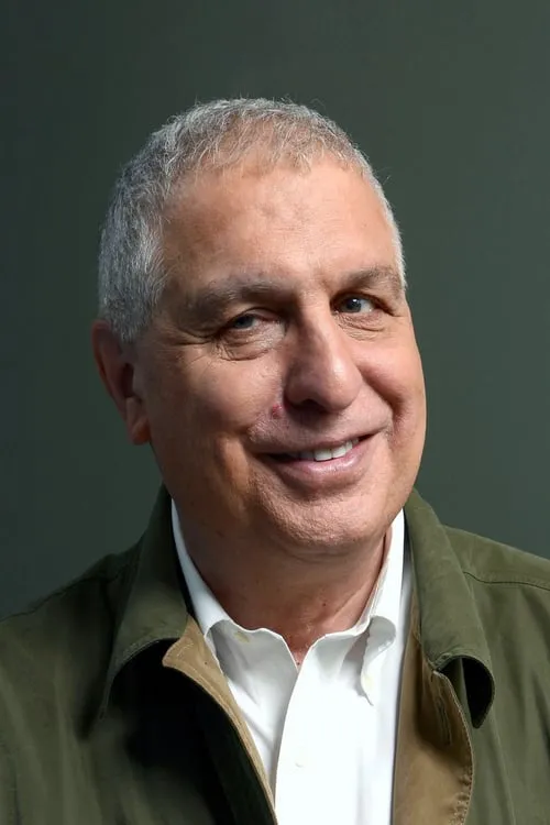 Errol Morris interpretando a Self