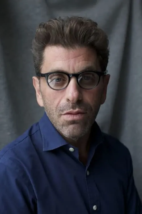 Eugene Jarecki interpretando a Himself - Narrator / Interviewer