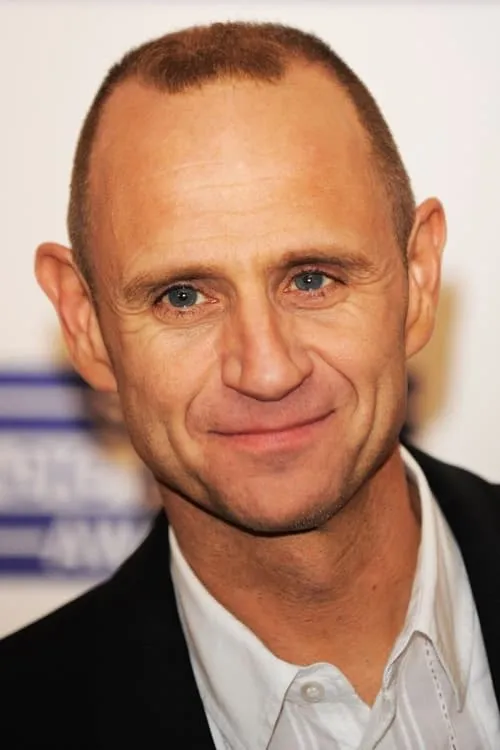 Evan Davis en el reparto