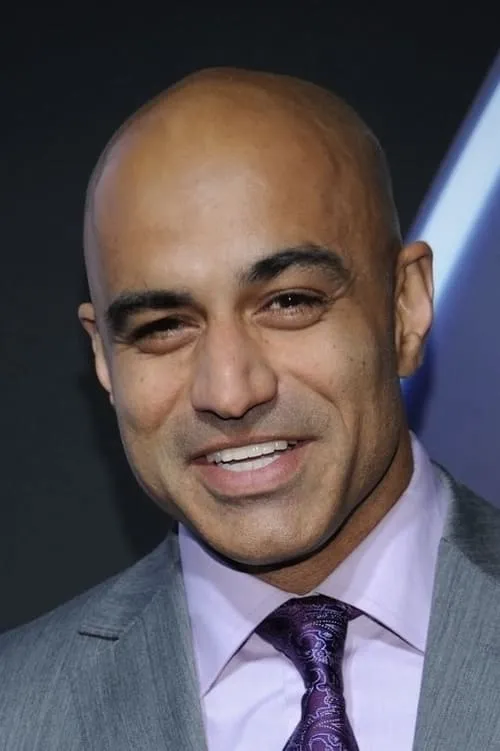 Faran Tahir interpretando a Eden