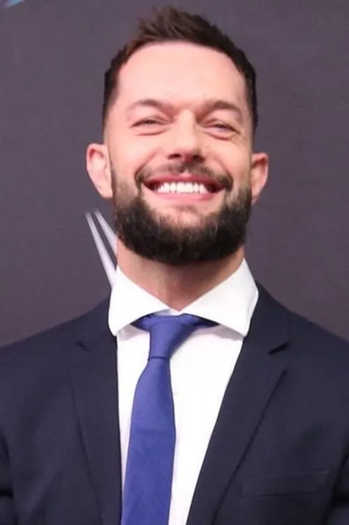 Fergal Devitt interpretando a Finn Balor