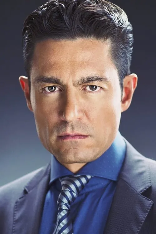 Fernando Colunga interpretando a Alejandro Toledo