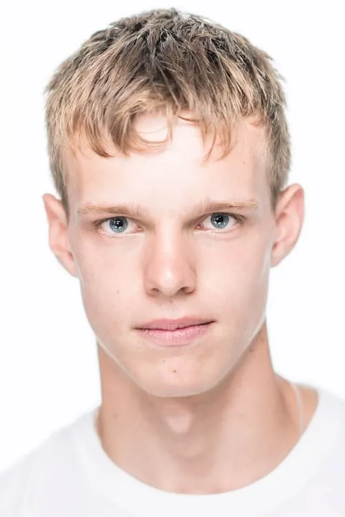 Actor Finn Bennett