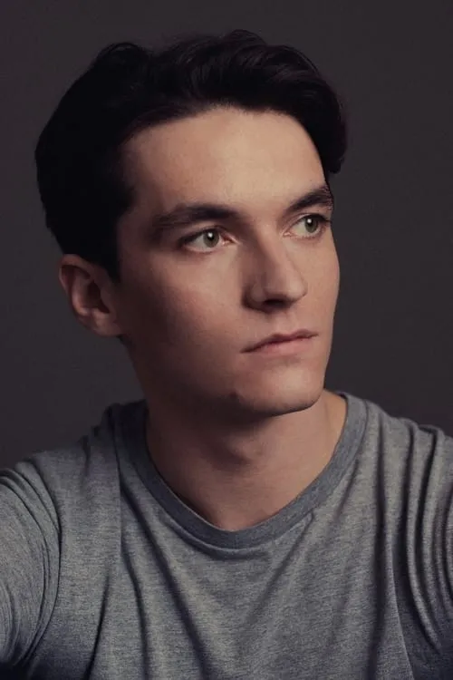 Foto de perfil del actor Fionn Whitehead en el reparto