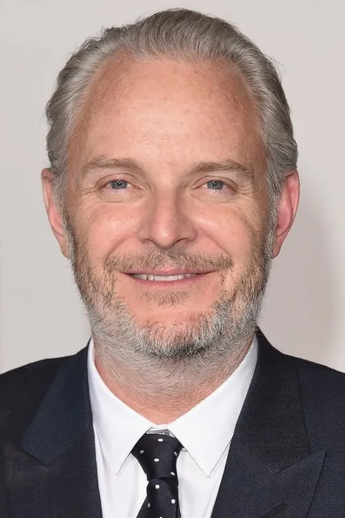 Francis Lawrence interpretando a Self