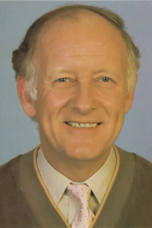 Frank Bough interpretando a (archive footage)