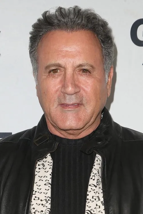 Frank Stallone Jr. interpretando a Grady Purella