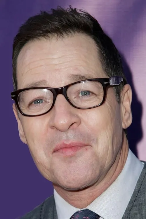 French Stewart interpretando a Herb