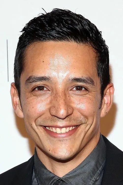 Gabriel Luna interpretando a Eddy