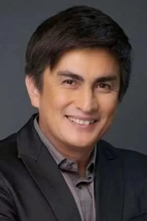 Gary Estrada interpretando a Sonny Reyes