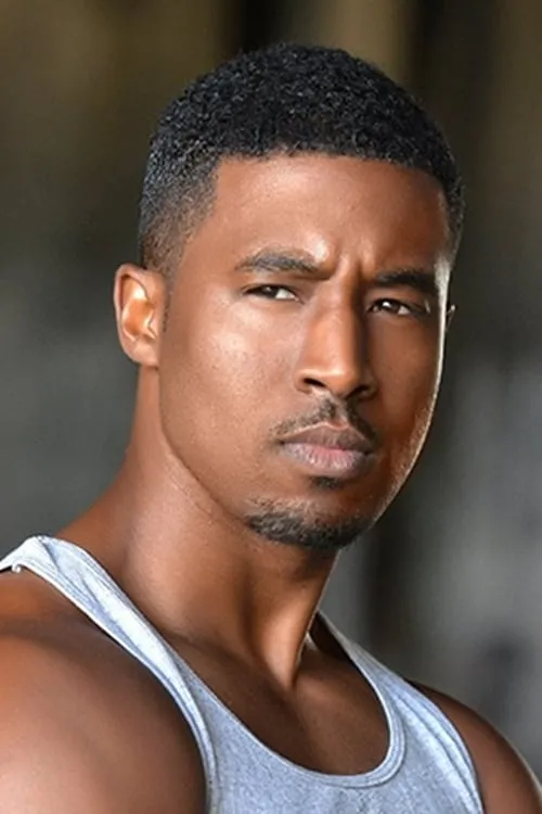 Gavin Houston interpretando a Blake