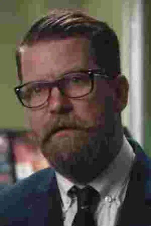 Gavin McInnes interpretando a Scott