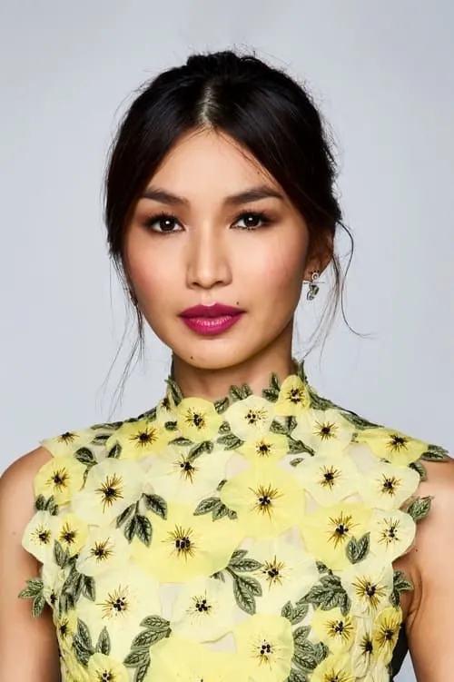 Gemma Chan interpretando a Chen-Lin