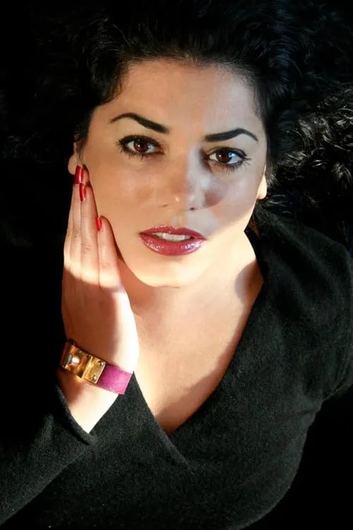 Actor Gena Vazquez