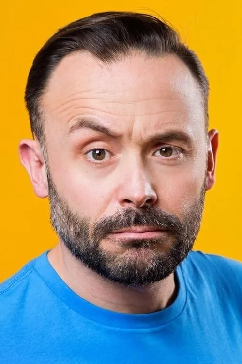 Geoff Norcott interpretando a 