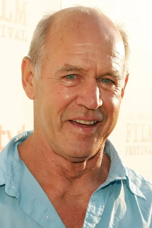 Geoffrey Lewis interpretando a Walter Stoll