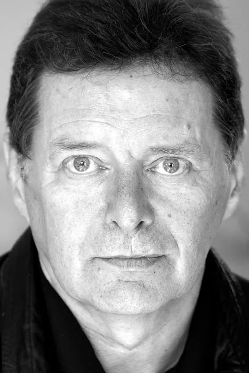 Foto de perfil del actor George Costigan en el reparto